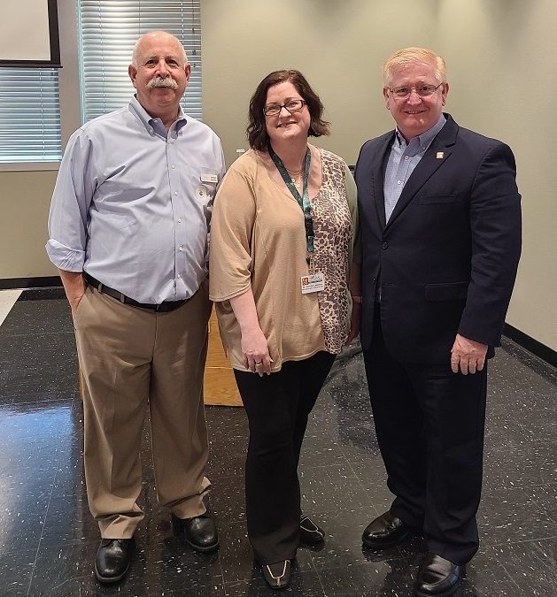 IEBC’s Jordan Horowitz joins Chancellor Rick Bateman and Vice Chancellor Jennifer Lawrence at the Bossier Parish Joint Session